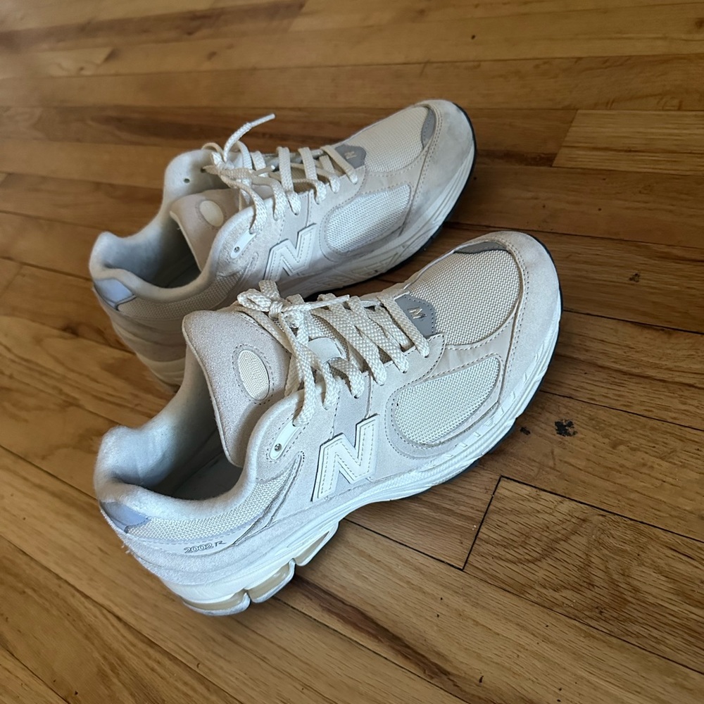 New Balance 2002r